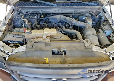 2003 Ford F250 Super Duty z USA, uszkodzony, nr VIN 1FTNF20L43ED43220